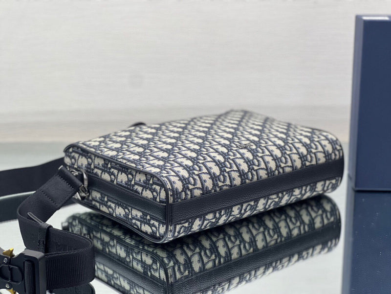 Dragons Bags Detail