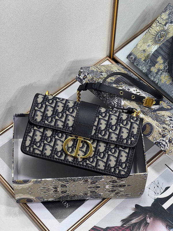 Dragons Bags Detail