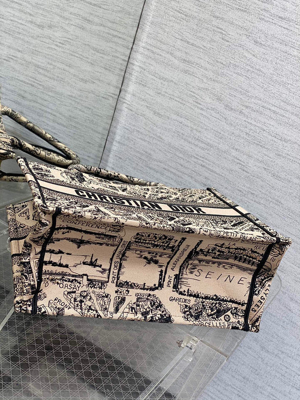 Dragons Bags Detail
