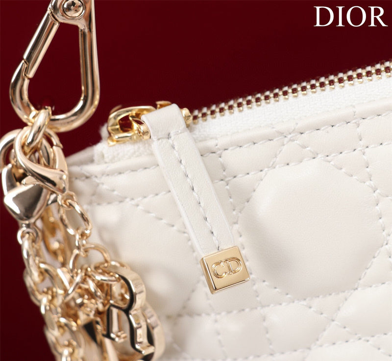 Dragons Bags Detail