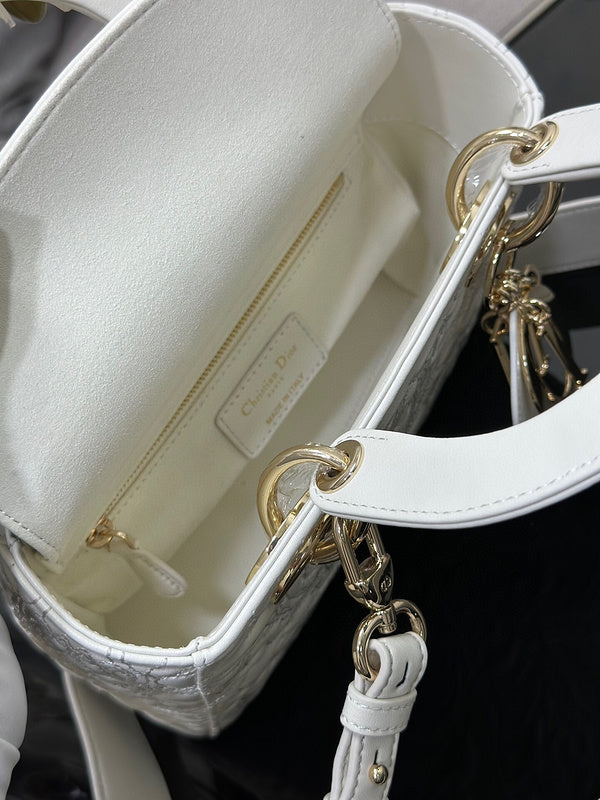 Dragons Bags Detail