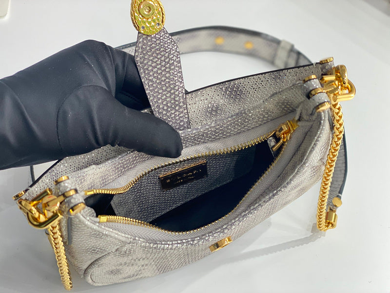 Dragons Bags Detail
