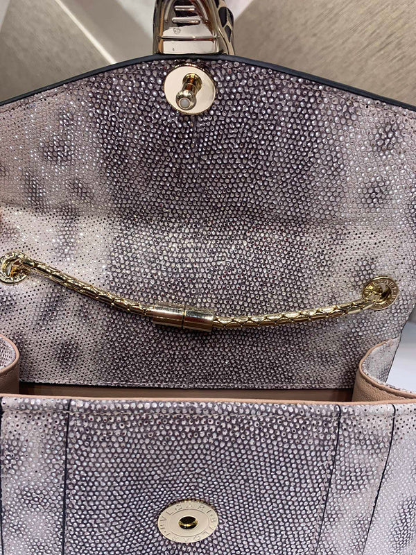 Dragons Bags Detail