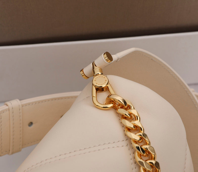 Dragons Bags Detail