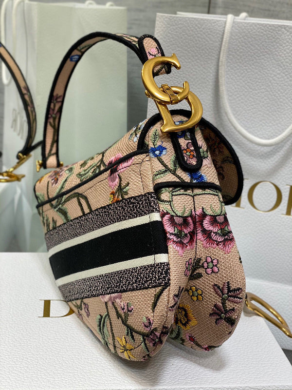 Dragons Bags Detail