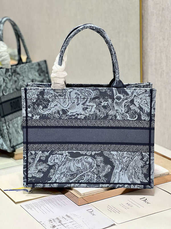 Dragons Bags Detail
