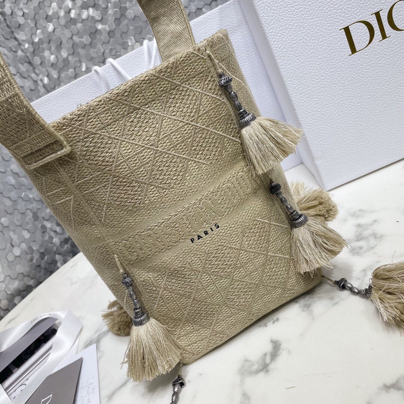 Dragons Bags Detail