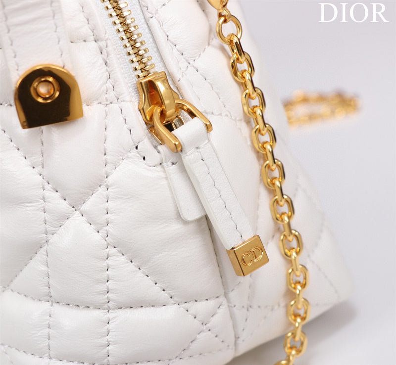 Dragons Bags Detail