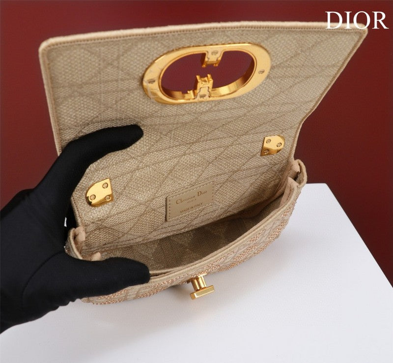 Dragons Bags Detail