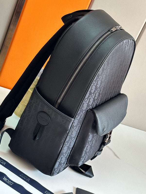 Dragons Bags Detail