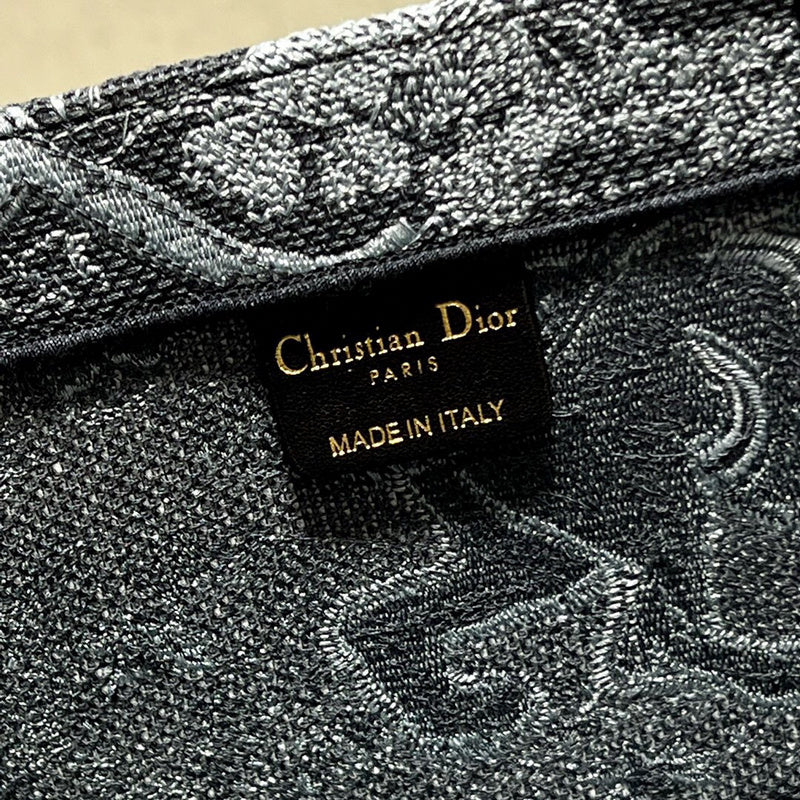 Dragons Bags Detail