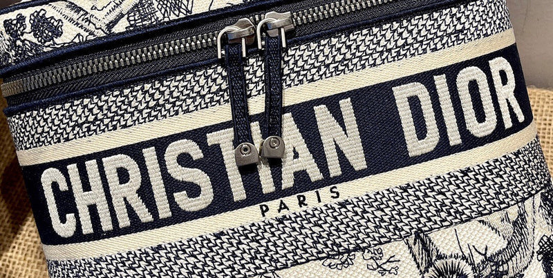 Dragons Bags Detail