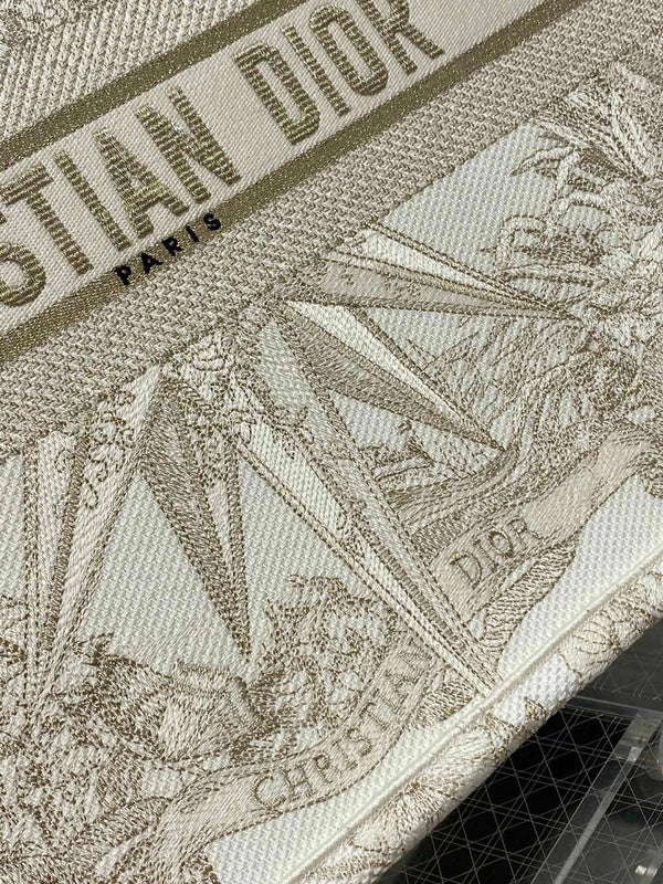 Dragons Bags Detail