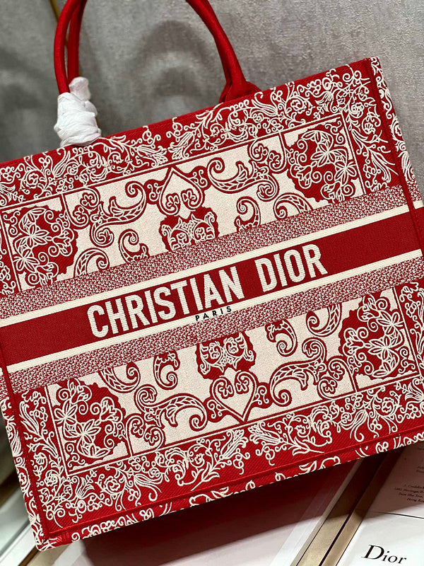 Dragons Bags Detail