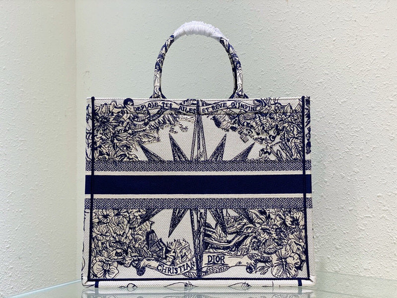 Dragons Bags Detail