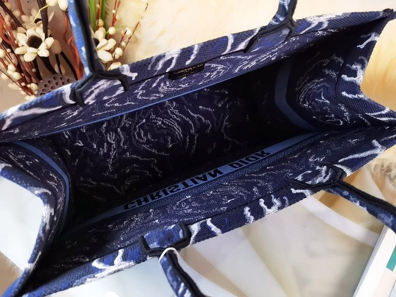 Dragons Bags Detail