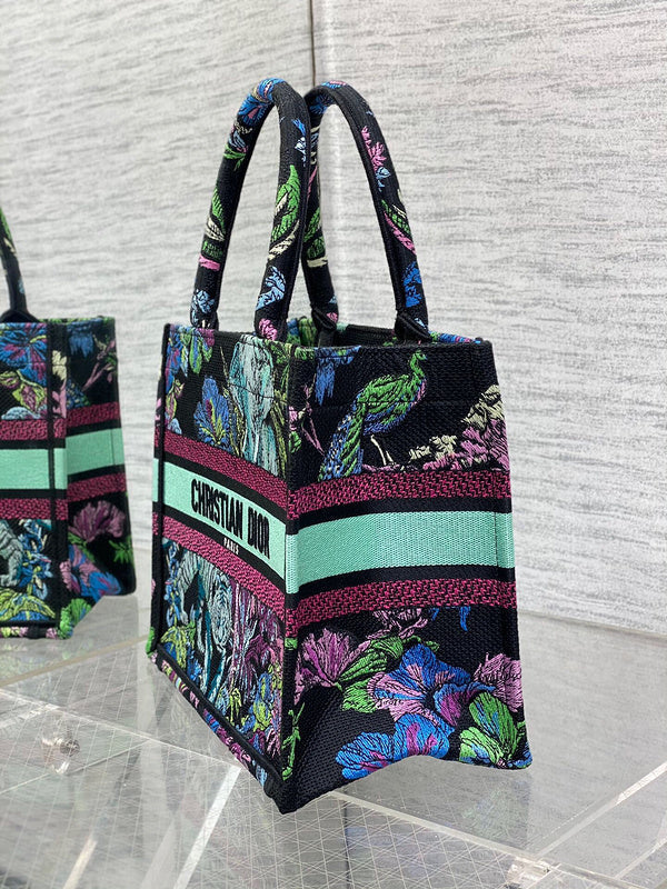 Dragons Bags Detail