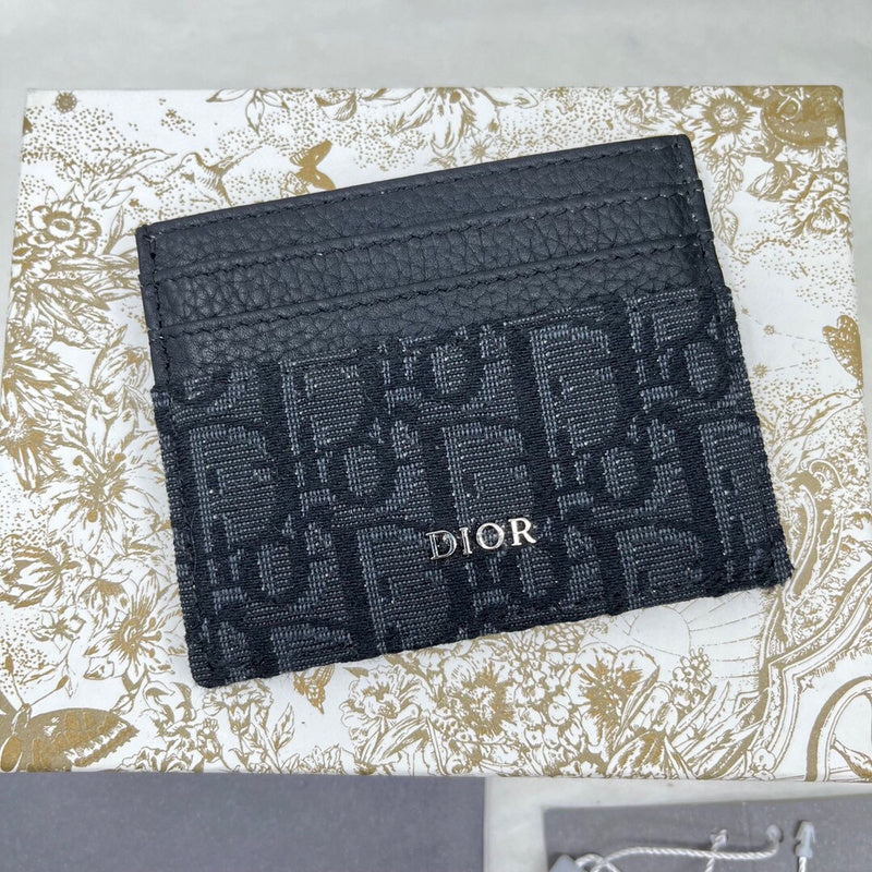 Dragons Bags Detail