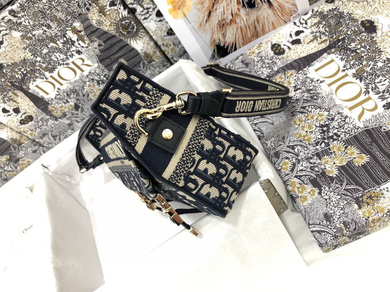 Dragons Bags Detail
