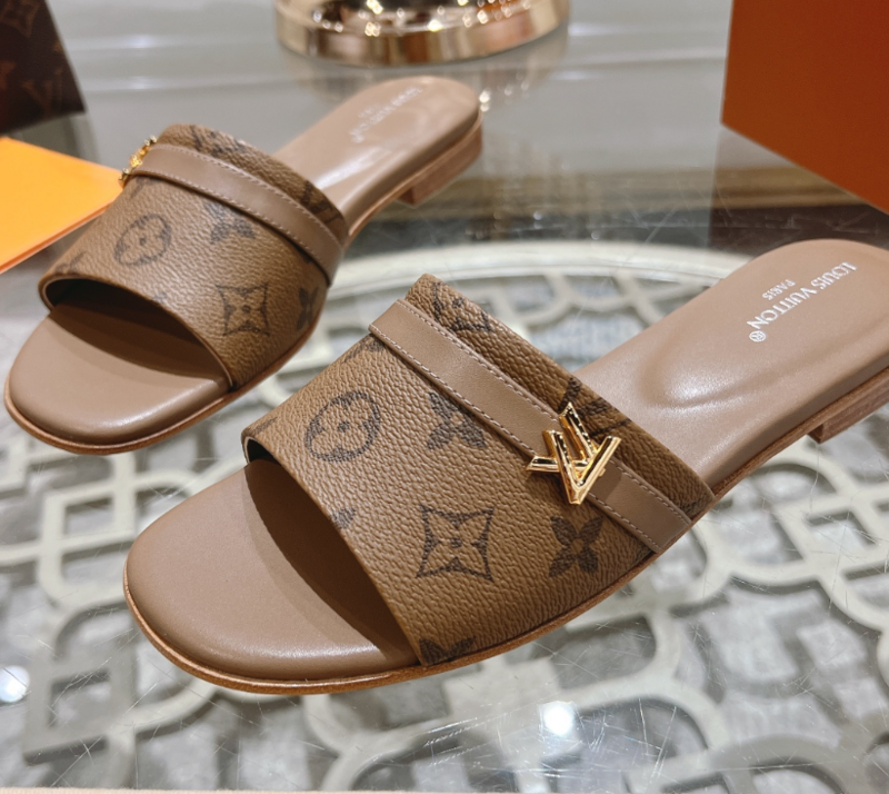 Dragons Bags Detail