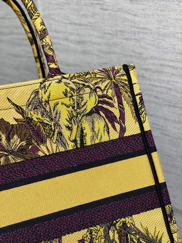 Dragons Bags Detail