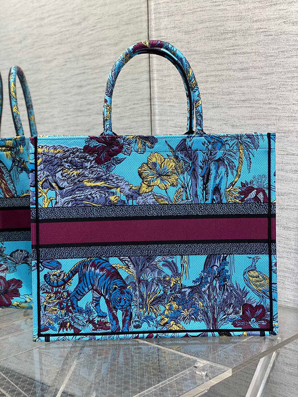 Dragons Bags Detail