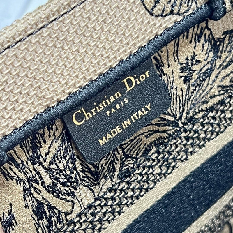 Dragons Bags Detail