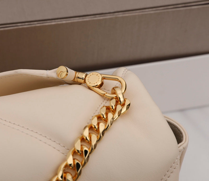 Dragons Bags Detail