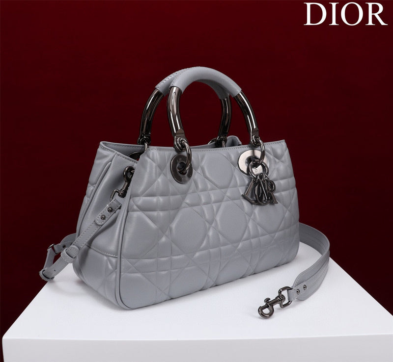 Dragons Bags Detail