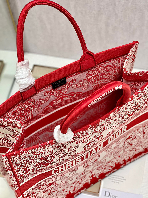 Dragons Bags Detail
