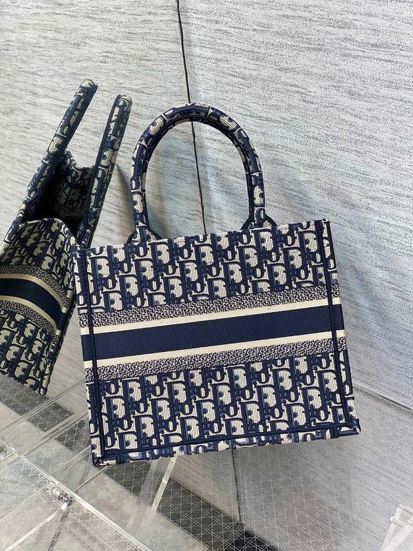 Dragons Bags Detail
