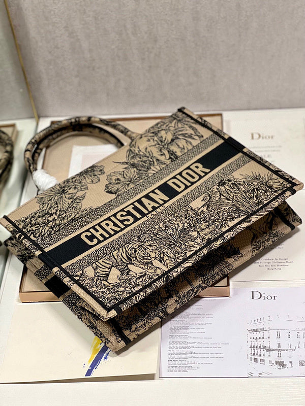 Dragons Bags Detail