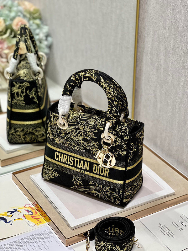 Dragons Bags Detail