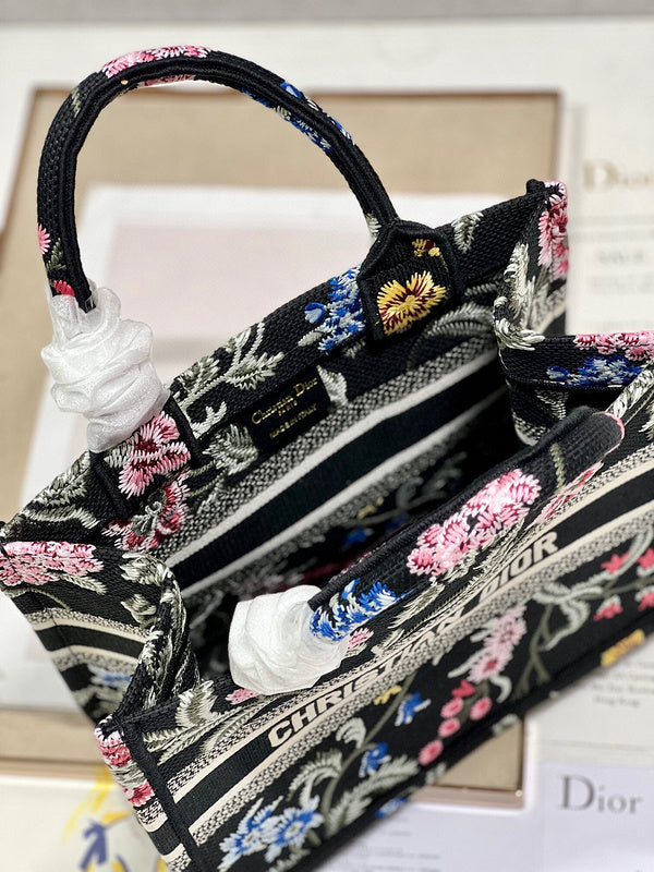 Dragons Bags Detail