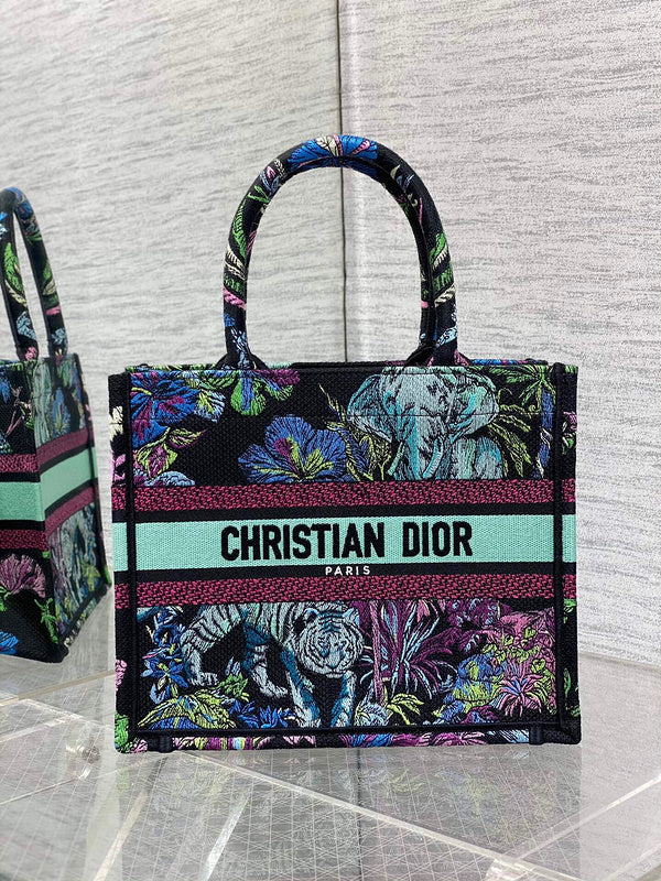 Dragons Bags Detail
