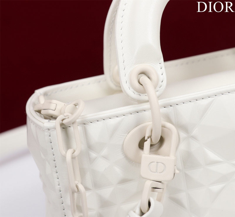 Dragons Bags Detail