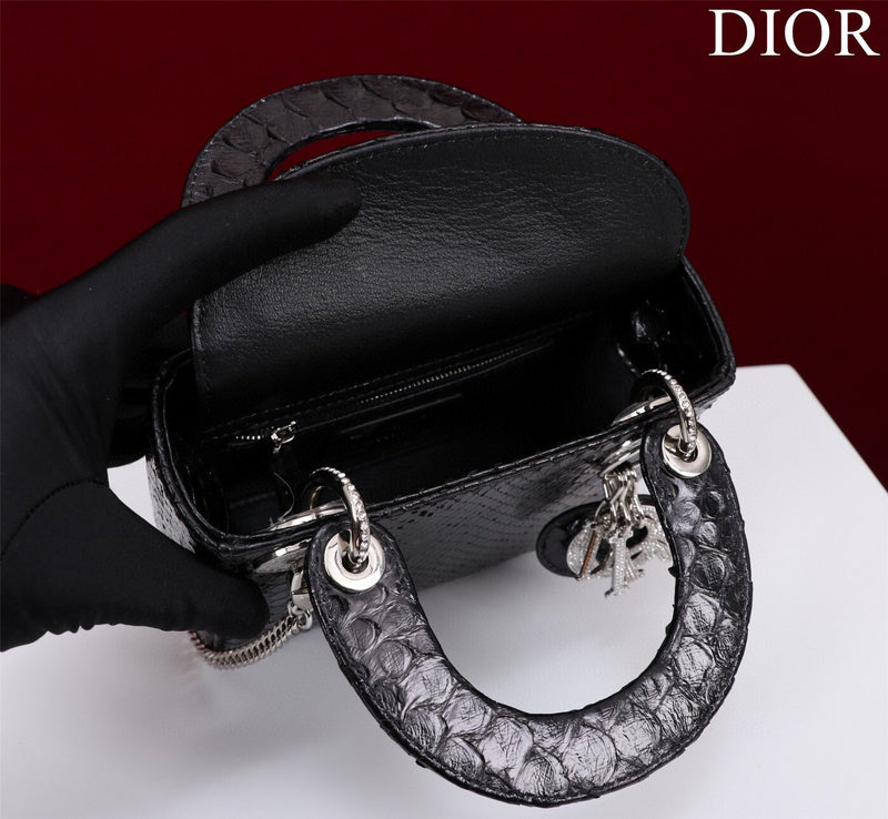 Dragons Bags Detail
