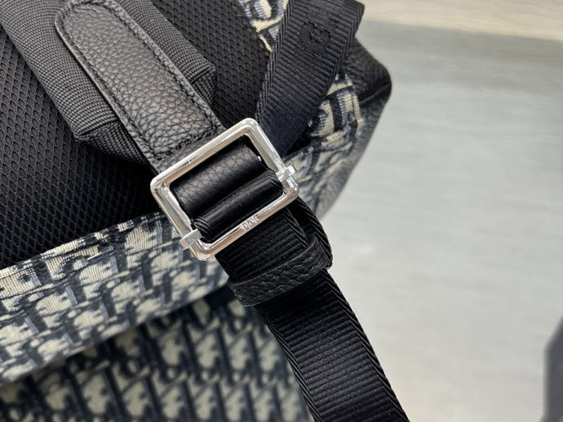 Dragons Bags Detail