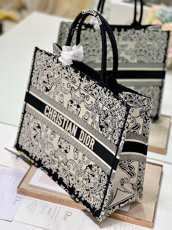 Dragons Bags Detail
