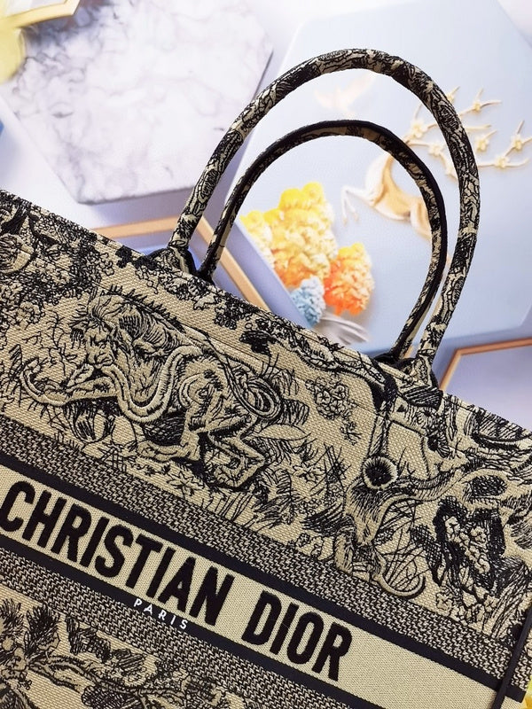Dragons Bags Detail
