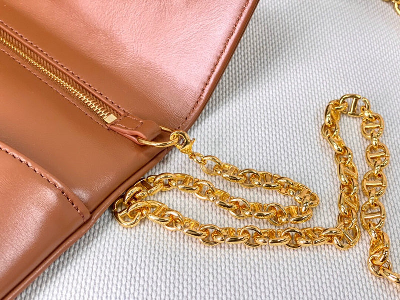 Dragons Bags Detail
