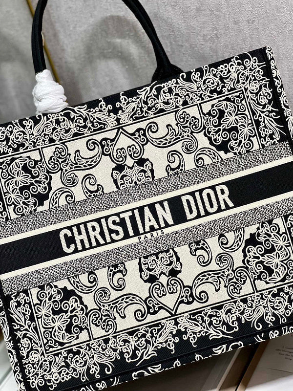Dragons Bags Detail