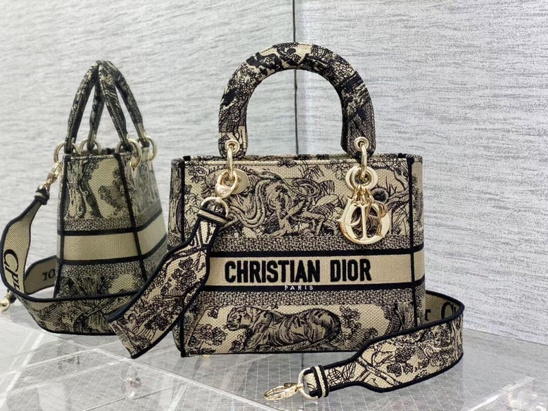 Dragons Bags Detail