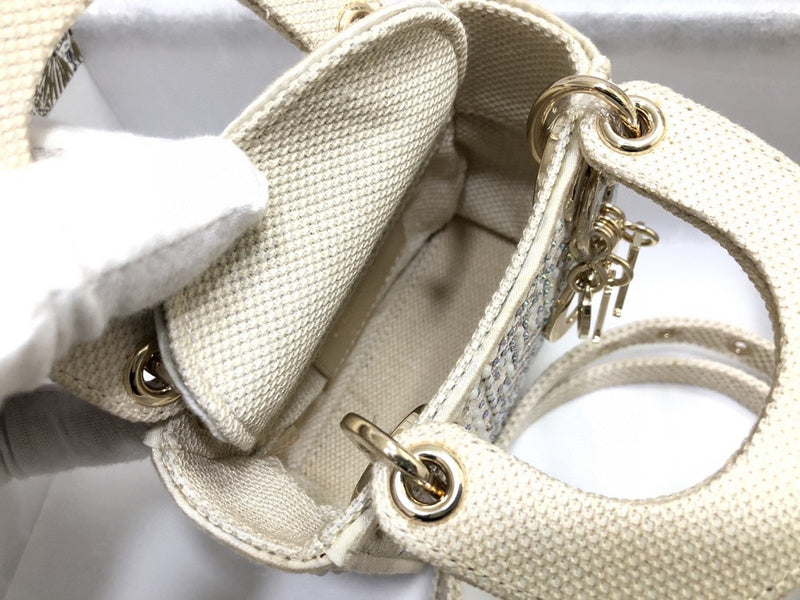 Dragons Bags Detail