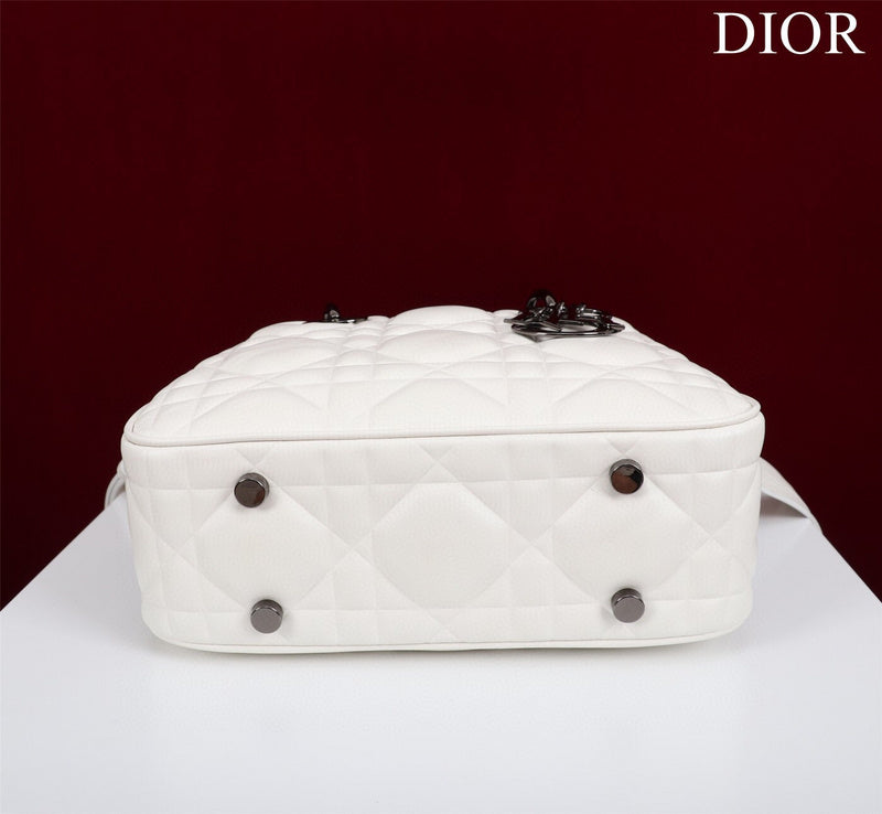 Dragons Bags Detail