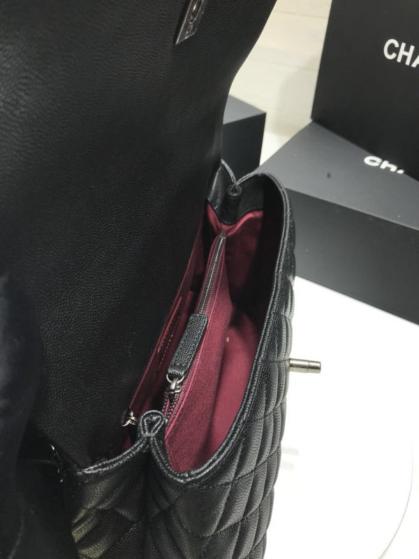 Dragons Bags Detail