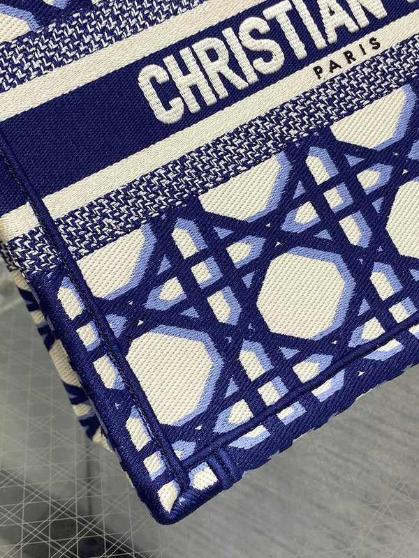 Dragons Bags Detail
