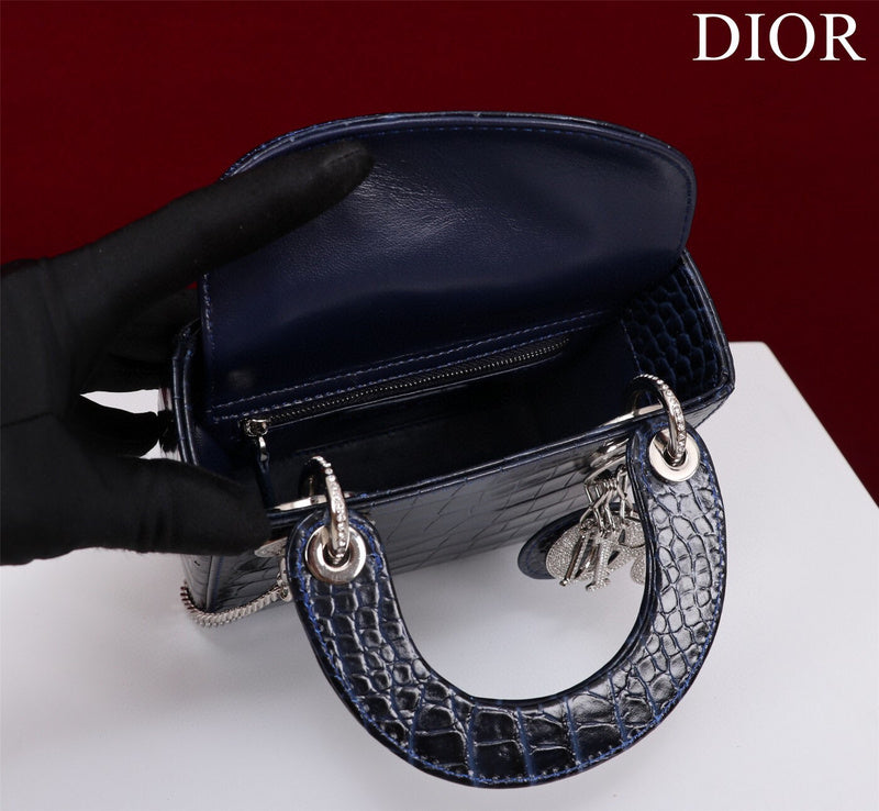 Dragons Bags Detail