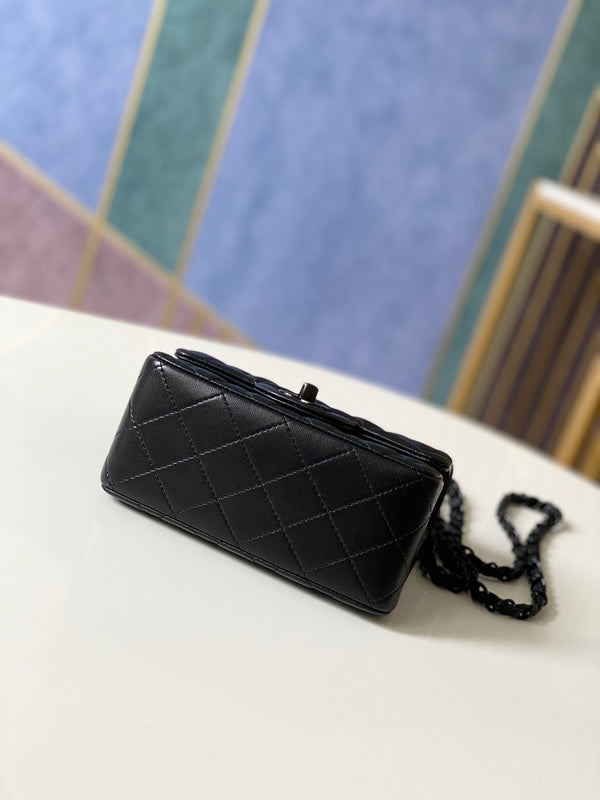 Dragons Bags Detail