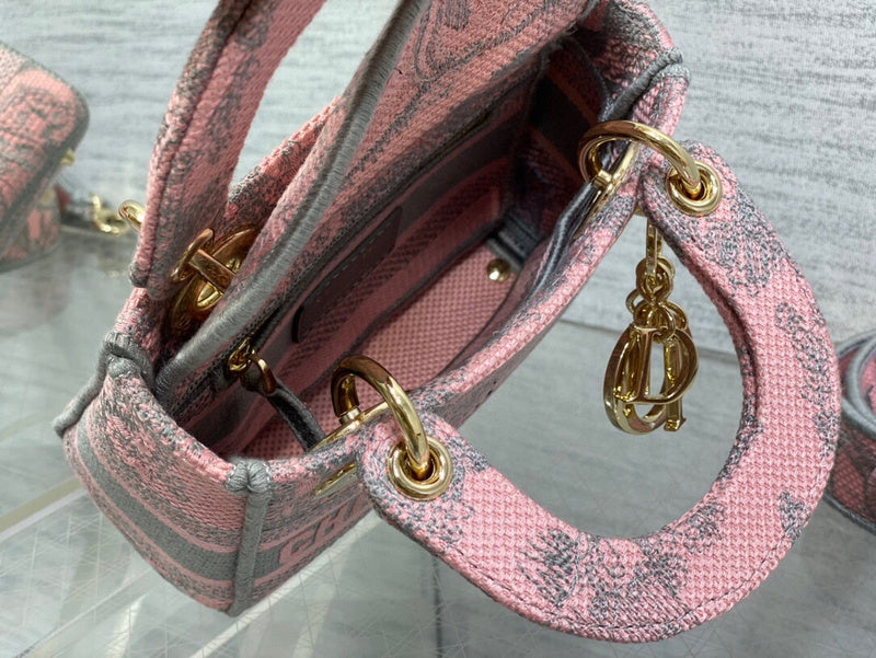 Dragons Bags Detail